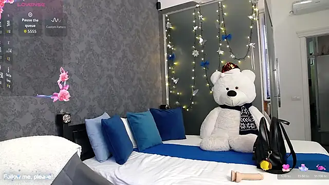 KateJonson online show from December 3, 2025, 7:41 am