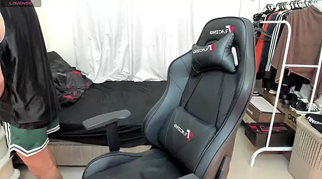 Lightjt04 online show from March 14, 2025, 9:57 am