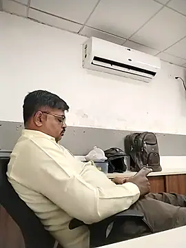 Desi Londa 143 online show from March 13, 2026, 4:28 am