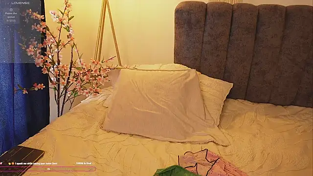 bunnycuteshy online show from October 2, 2025, 2:42 pm