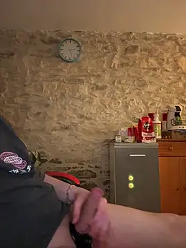 yann2392 online show from April 22, 2026, 8:48 pm