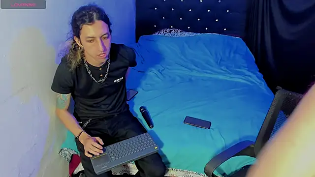 shelby  hotshoww online show from January 8, 2026, 1:55 am