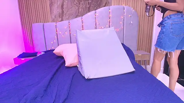 arletmss online show from December 16, 2025, 3:11 am