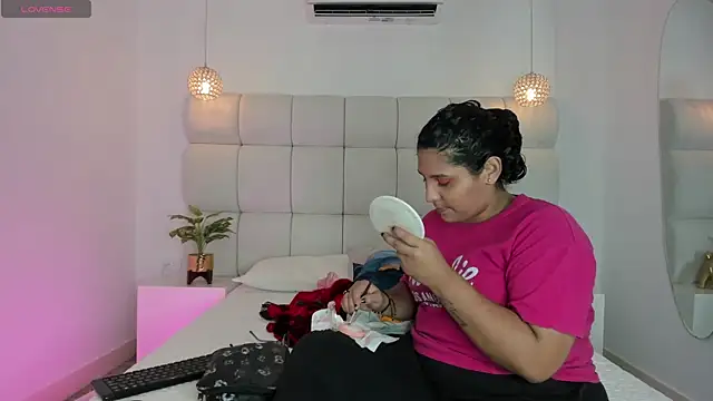 DanielleEvans  online show from September 20, 2025, 11:26 am