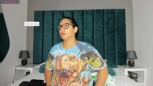 DanielleEvans  online show from December 5, 2025, 11:20 am