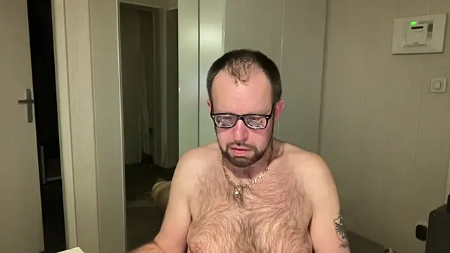 FABIOGLASSES online show from March 13, 2026, 9:42 pm