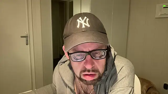 FABIOGLASSES online show from March 15, 2026, 11:23 pm