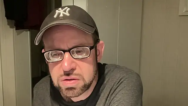 FABIOGLASSES online show from March 21, 2026, 11:19 pm