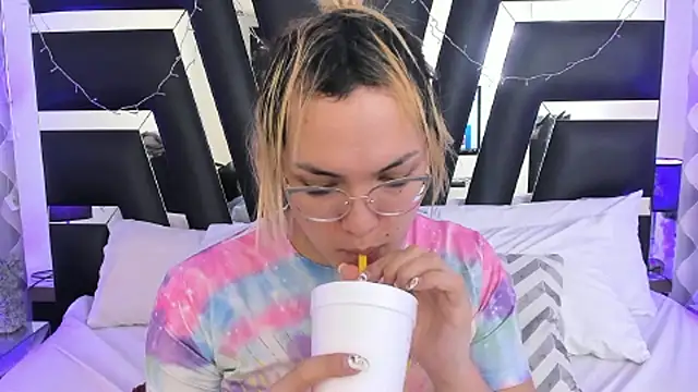 katya kozlov online show from March 7, 2025, 4:57 am