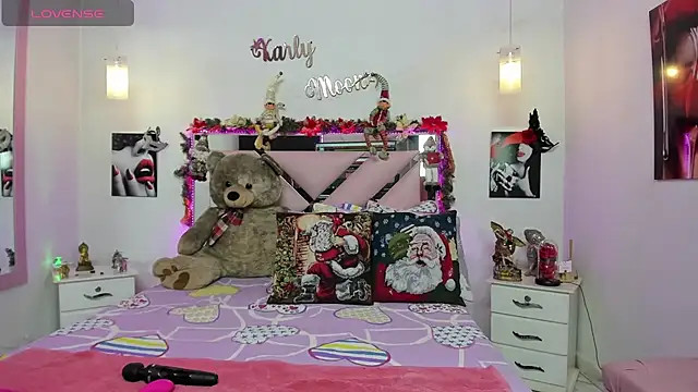 Snapshot of Karly_moon chatting on December 17, 2024, 1:18 am Karly moon online show from December 17, 2024, 1:18 am