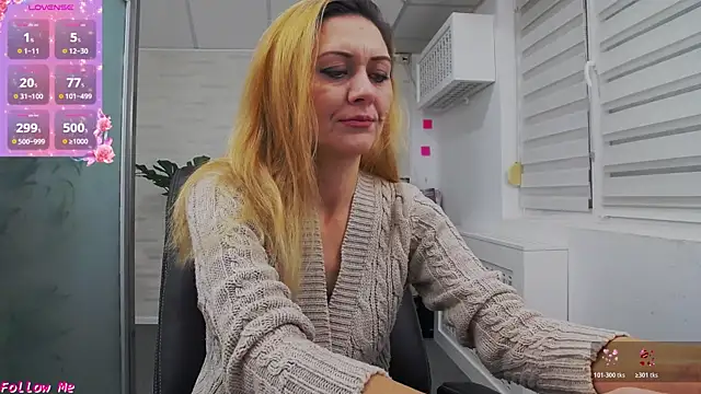 EllaMilf  online show from November 25, 2025, 3:23 pm