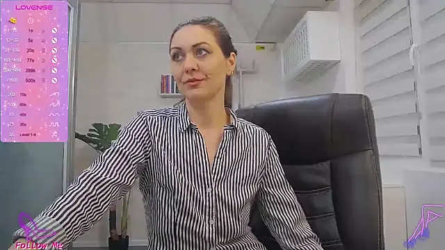 Snapshot of EllaMilf_ chatting on February 24, 2025, 11:41 pm EllaMilf online show from February 24, 2025, 11:41 pm