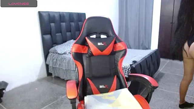 Emiliklauss22 online show from October 21, 2025, 6:13 am