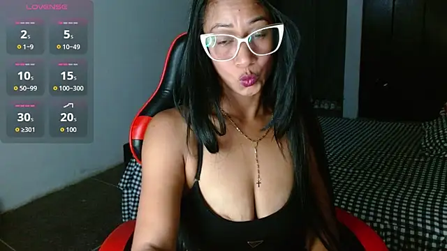 Emiliklauss22 online show from March 1, 2026, 9:15 pm