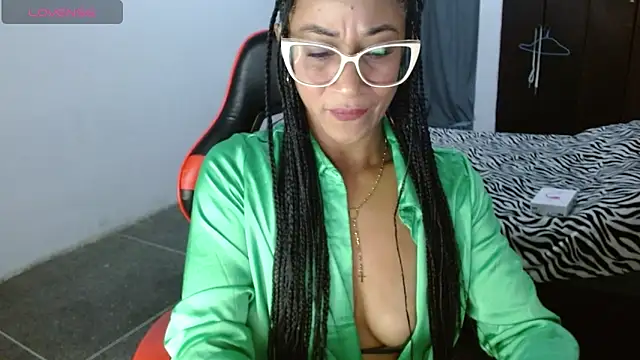 Snapshot of Emiliklauss22 chatting on April 19, 2026, 10:49 am Emiliklauss22 online show from April 19, 2026, 10:49 am
