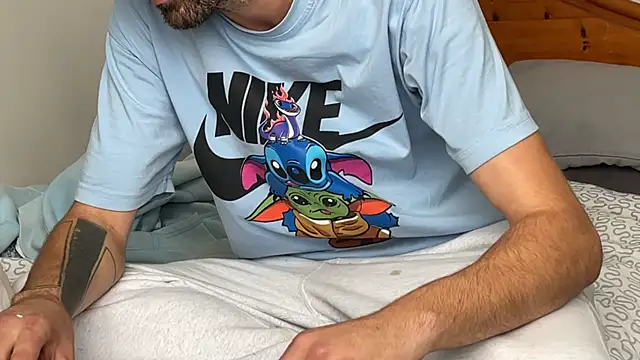 Snapshot of ThatGuyNextDoor1992 chatting on October 5, 2025, 10:39 am ThatGuyNextDoor1992 online show from October 5, 2025, 10:39 am