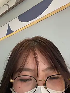 Snapshot of Onee-Chew chatting on April 21, 2026, 1:42 am Onee-Chew online show from April 21, 2026, 1:42 am