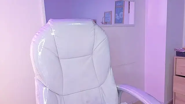 Snapshot of bluee_hazell chatting on October 28, 2025, 12:15 pm bluee hazell online show from October 28, 2025, 12:15 pm