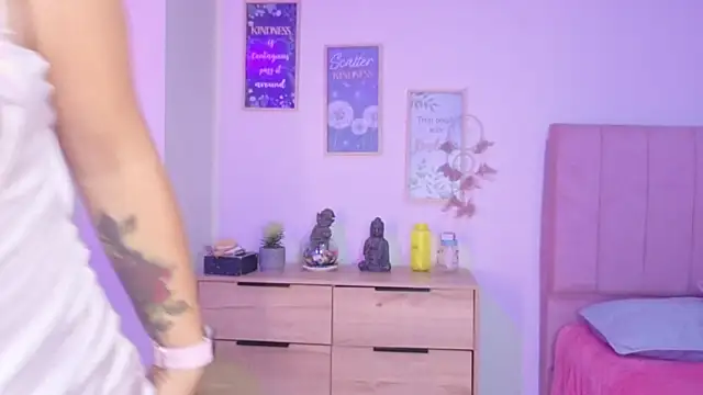 Snapshot of bluee_hazell chatting on October 23, 2025, 11:31 am bluee hazell online show from October 23, 2025, 11:31 am