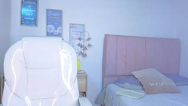 Snapshot of bluee_hazell chatting on November 21, 2025, 11:20 am bluee hazell online show from November 21, 2025, 11:20 am