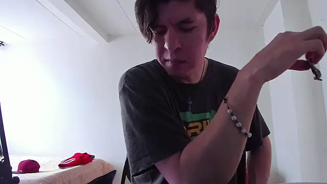 Snapshot of Headhunterdz chatting on April 10, 2026, 8:16 pm Headhunterdz online show from April 10, 2026, 8:16 pm