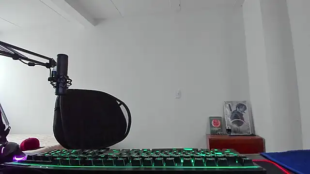 Snapshot of Headhunterdz chatting on March 8, 2026, 10:24 pm Headhunterdz online show from March 8, 2026, 10:24 pm