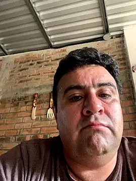 EmilianoGt online show from December 18, 2025, 4:33 pm