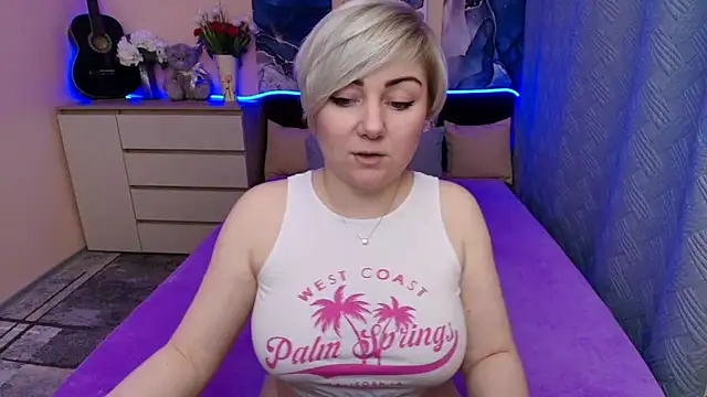 Snapshot of BlondPearl chatting on March 18, 2026, 11:48 pm BlondPearl online show from March 18, 2026, 11:48 pm