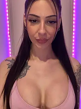 Snapshot of Sassy-Susie chatting on January 6, 2026, 3:27 pm Sassy-Susie online show from January 6, 2026, 3:27 pm