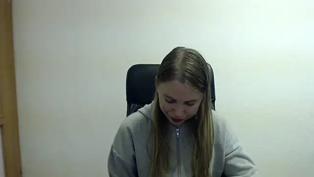 Snapshot of klerkarina chatting on October 18, 2025, 6:15 am klerkarina online show from October 18, 2025, 6:15 am