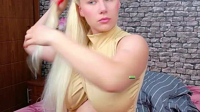 CuteBlondeMe online show from July 24, 2026, 3:52 pm