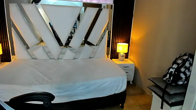 Linda4Petite online show from February 8, 2026, 1:09 pm