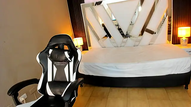 Linda4Petite online show from January 13, 2026, 6:45 pm