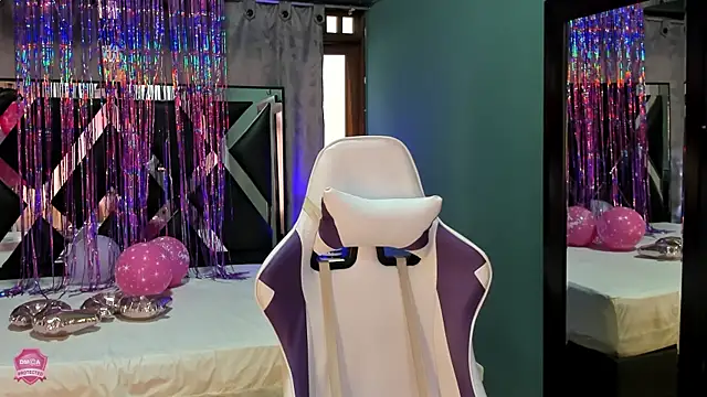 Linda4Petite online show from March 18, 2025, 6:17 pm