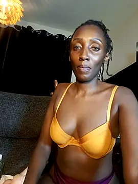 lynnkatrina online show from February 7, 2026, 9:45 pm