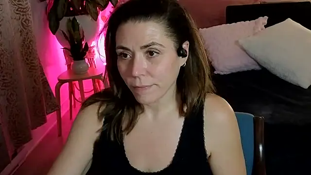 Ellie-L-Elizabeth online show from February 8, 2026, 3:48 am