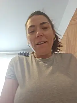 Ellie-L-Elizabeth online show from May 28, 2026, 4:46 pm