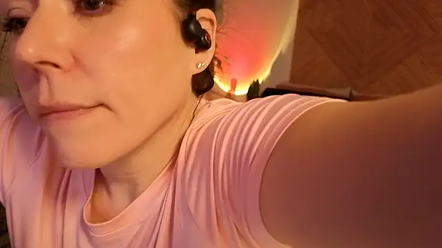 Ellie-L-Elizabeth online show from February 28, 2026, 2:11 am