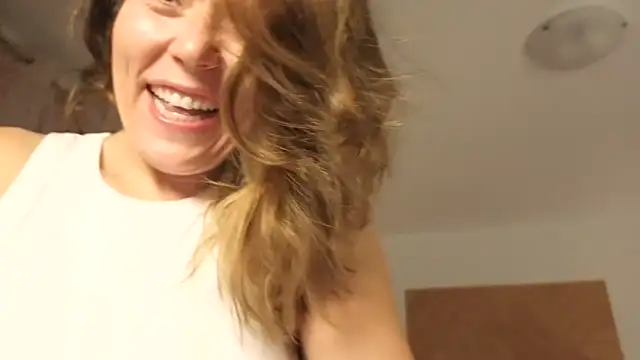 Ellie-L-Elizabeth online show from March 10, 2026, 12:03 am