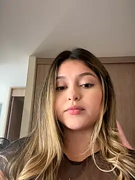 lunablossom  online show from November 21, 2025, 9:47 pm