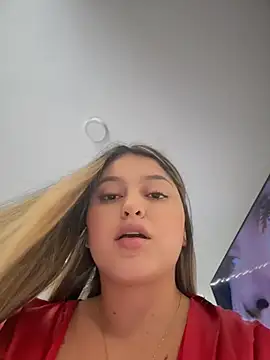 Snapshot of lunablossom_ chatting on February 14, 2026, 8:20 pm lunablossom online show from February 14, 2026, 8:20 pm