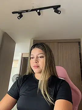 lunablossom  online show from March 29, 2026, 3:35 pm