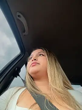 lunablossom  online show from July 19, 2026, 9:00 pm
