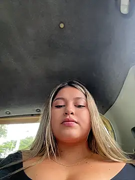 lunablossom  online show from July 18, 2026, 8:39 pm