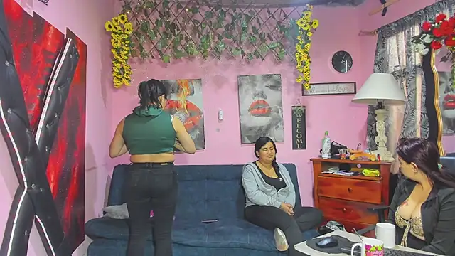 lesbiancuple online show from April 1, 2026, 12:06 pm