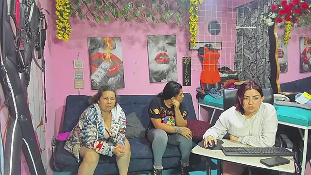 lesbiancuple online show from May 12, 2026, 1:13 am
