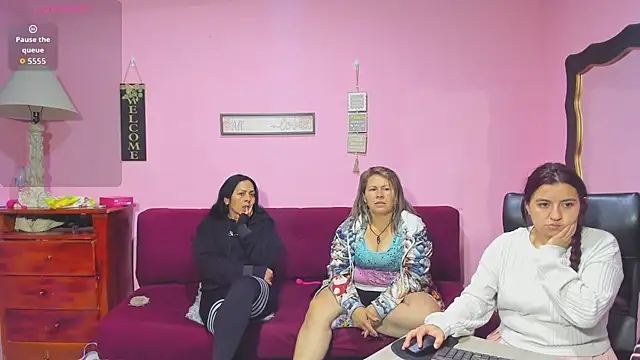 lesbiancuple online show from November 20, 2025, 1:39 am