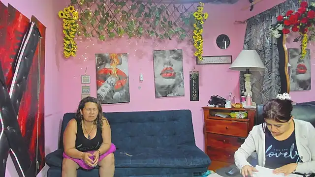 lesbiancuple online show from April 14, 2026, 11:48 am