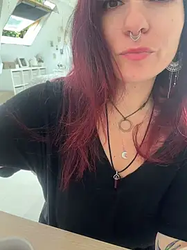 LunaMoongirl online show from July 15, 2026, 6:09 am