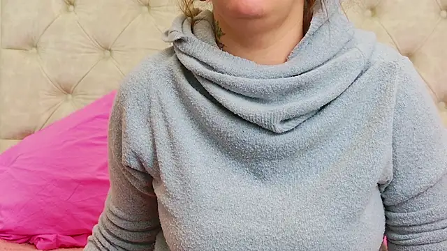 KarinaNoir online show from April 9, 2026, 4:03 am